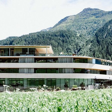 Hotel Arlmont 4 Stern Superior Sankt Anton am Arlberg Bagian luar foto