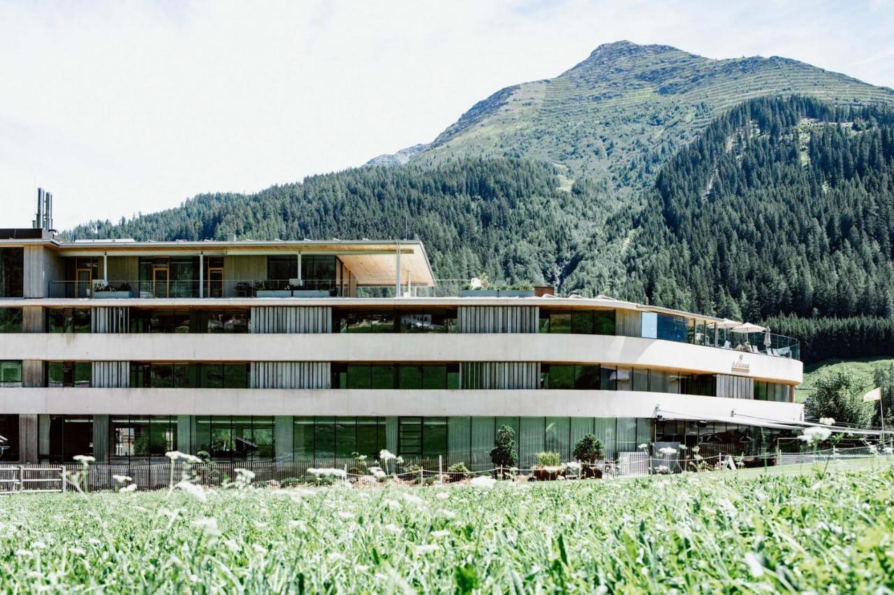 Hotel Arlmont 4 Stern Superior Sankt Anton am Arlberg Bagian luar foto